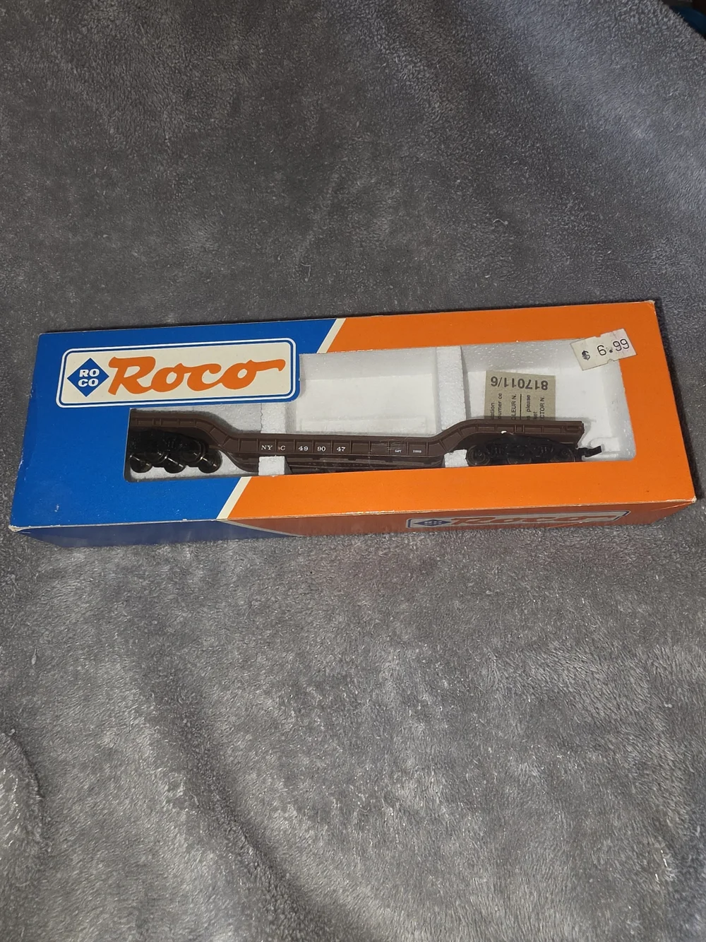 ^ Roco Brown Flatbed Model Rail Car in Box